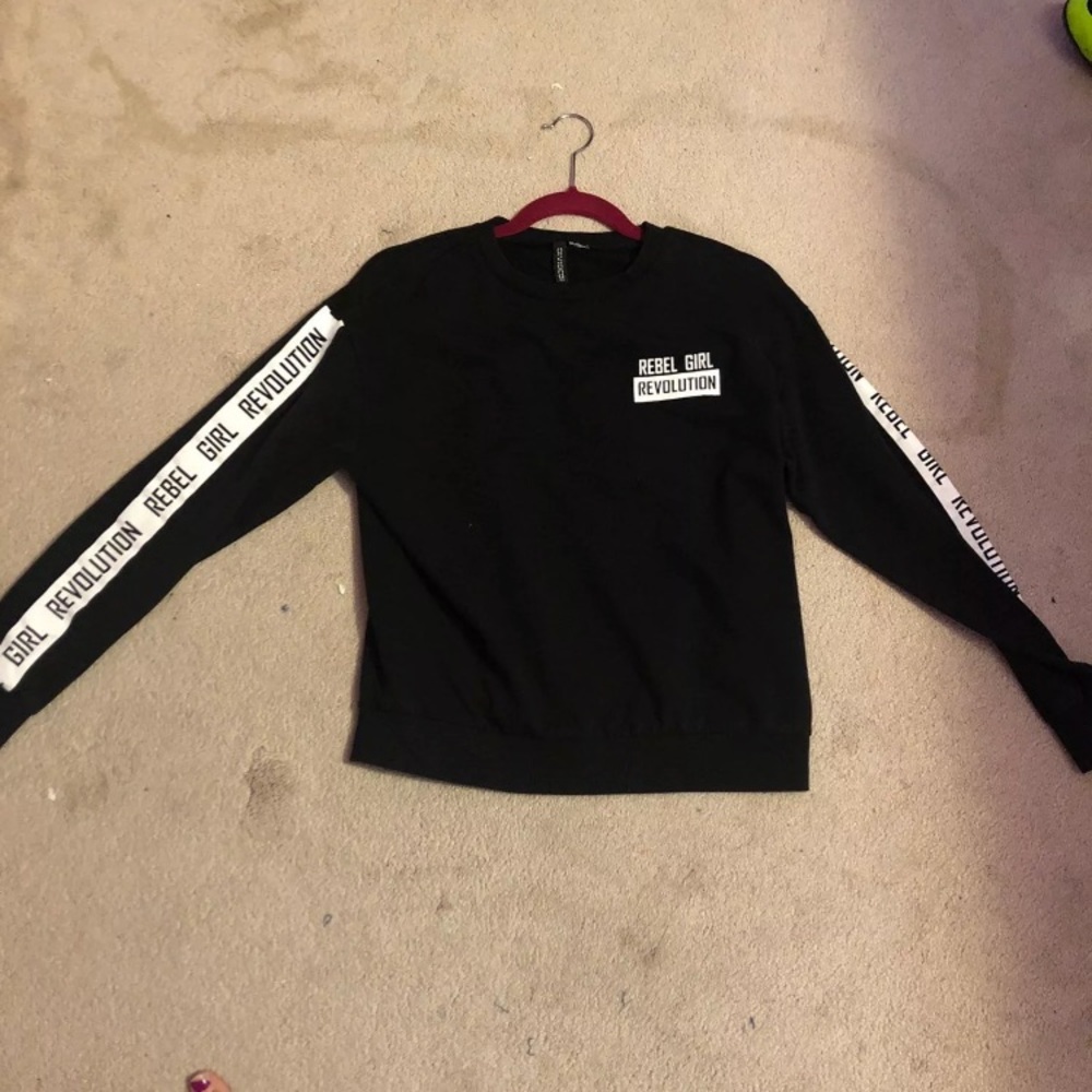 H and M shirt